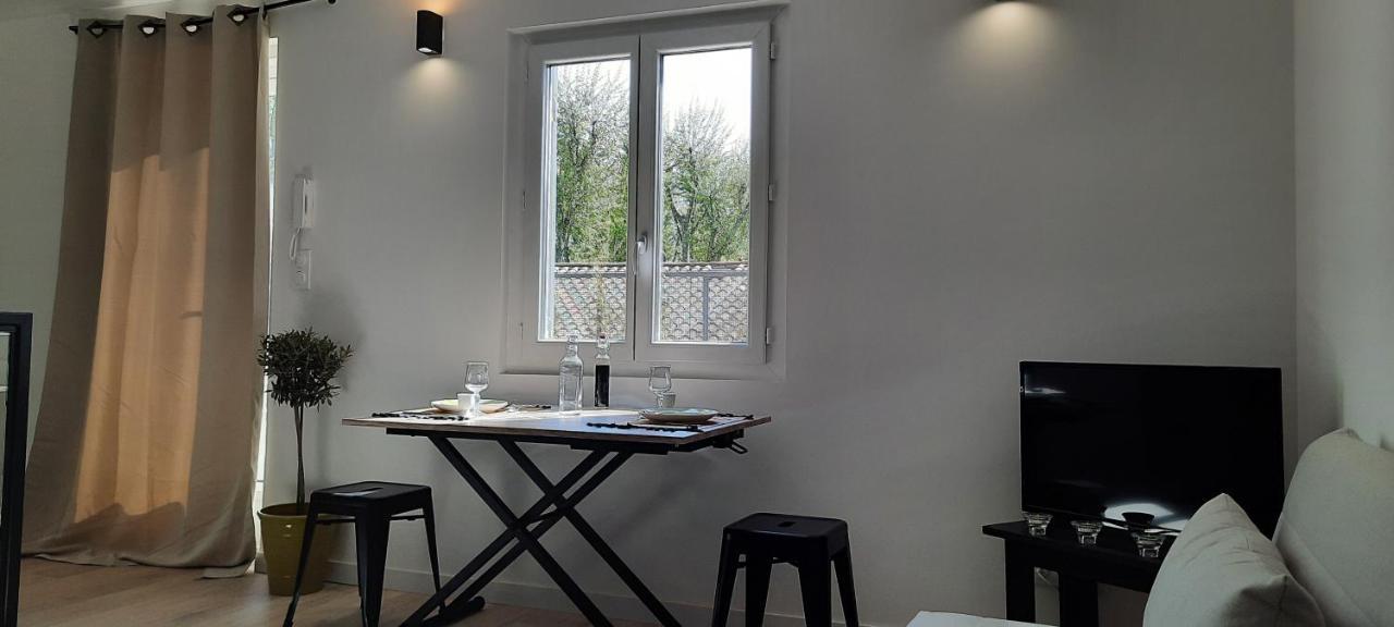 Studio Avec Terrasse Arles Bagian luar foto