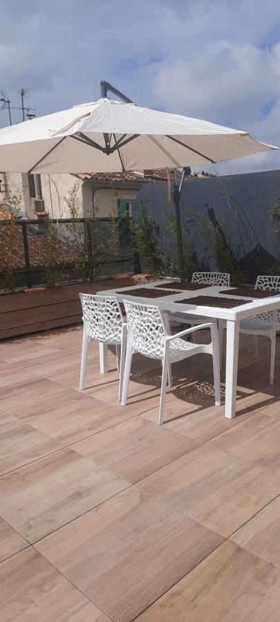 Studio Avec Terrasse Arles Bagian luar foto